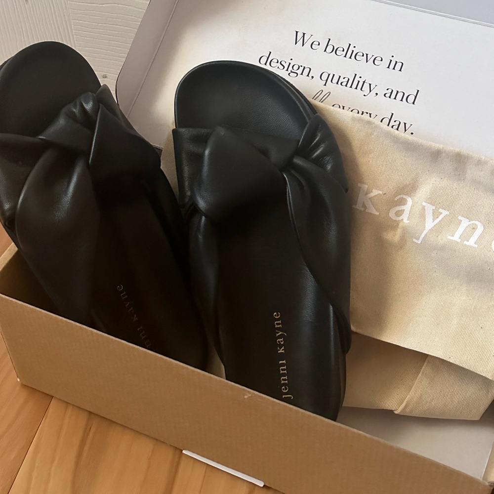 Jenni Kayne knotted puff sandal